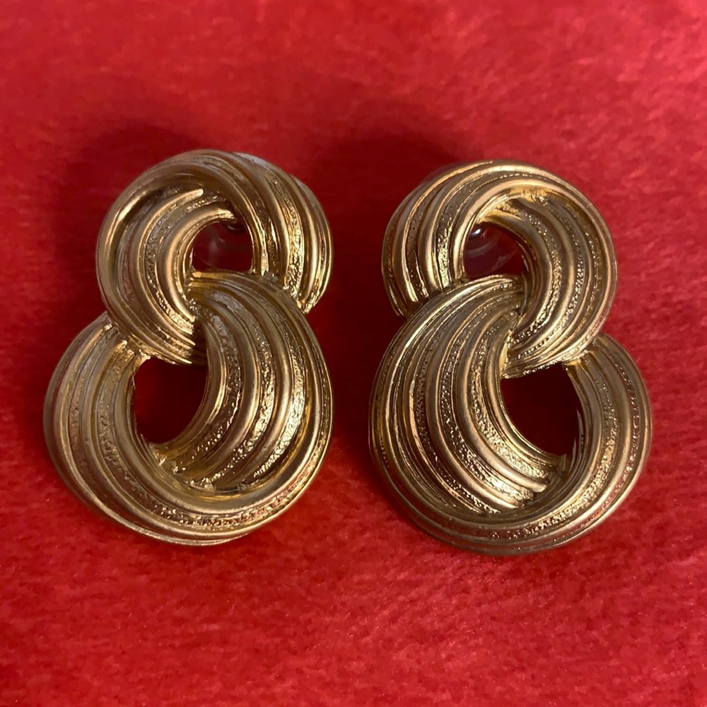 Vintage classic knot earrings pierced unsigned